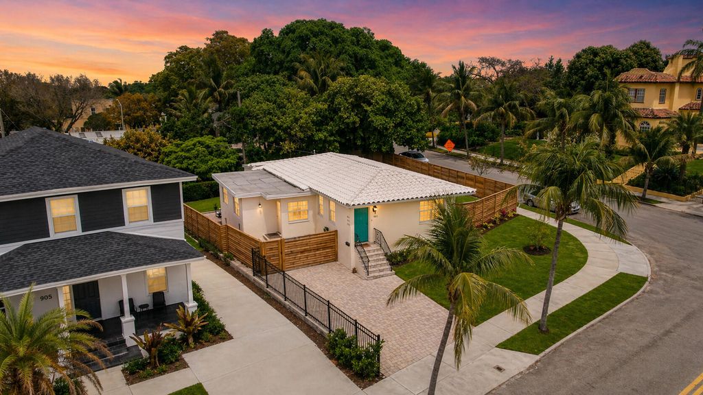Photo of 901 39th Street, West Palm Beach, FL 33407 (MLS # B26019175)