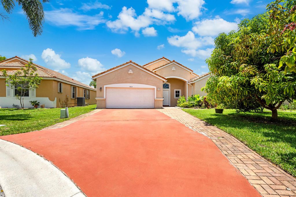 Photo of 9424 Lago Drive, Boynton Beach, FL 33472 (MLS # R11118858)