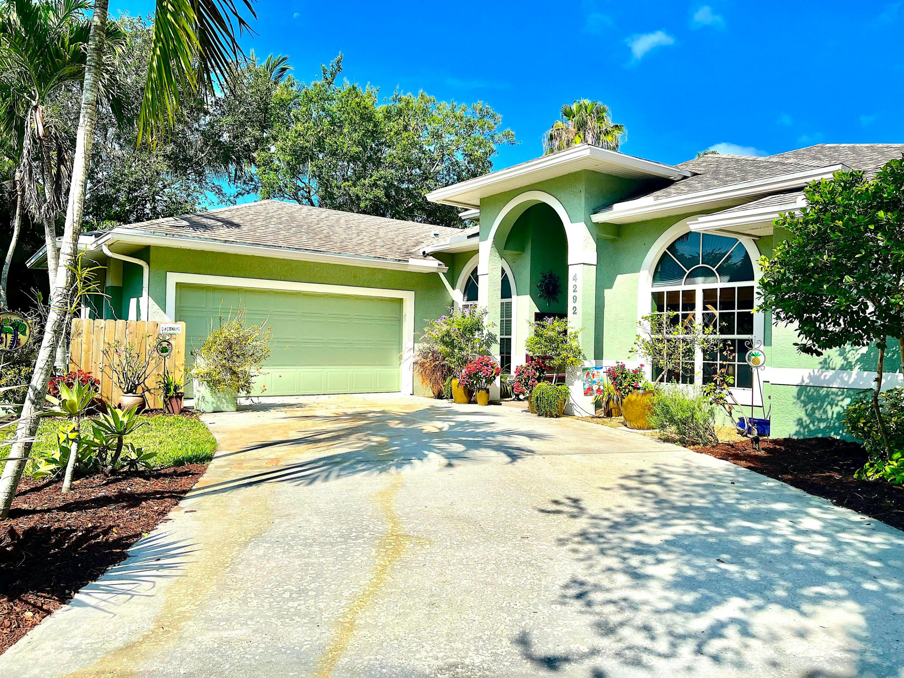 4292 SE Rainbows End