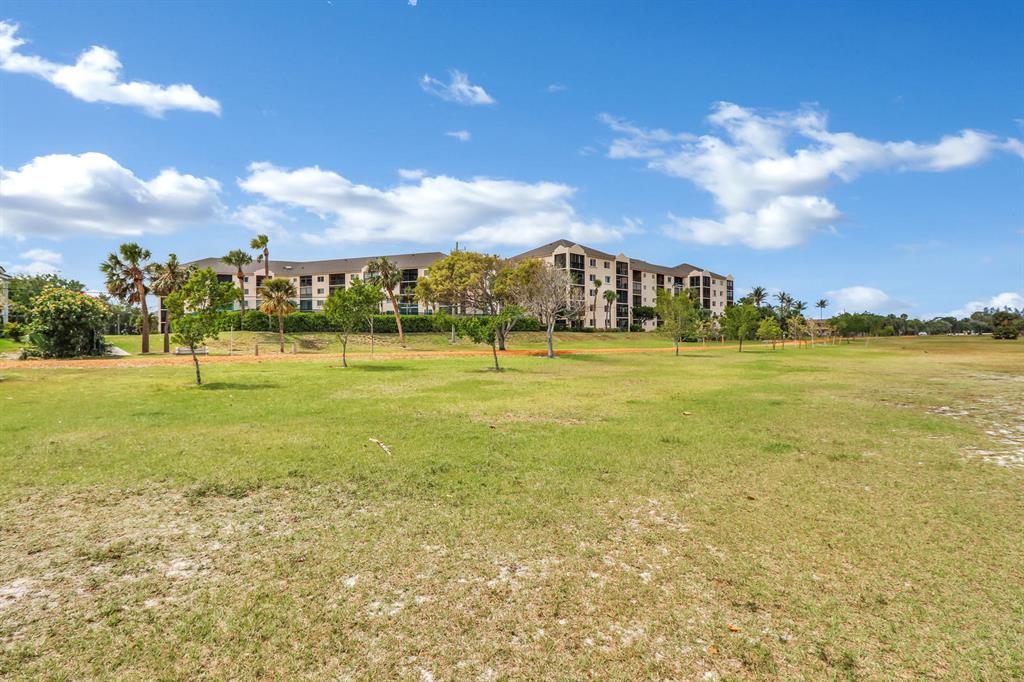 There is a scenic exercise path in the park and a path to walk east to the ocean (10 minute walk) as well as a 5-minute drive west to a shopping center with grocery, restaurants, movie theater, gas and other services. The Maltz Theatre is 2 blocks distance.A state park is a 10-minute bike ride east with fishing pier, walking paths and picnic areas. Enjoy''tropical Florida-style'' restaurants on the nearby waterways King bed in master. No pets/No smoking Application as attachment to this Listing Must Accompany all Contract to Lease forms. Credit/Background Report on Tenant must be performed by Listing Office at a cost of $50.00 per each person over 18. Mandatory 13% sales tax on all leases 6 months or Less. Exit cleaning fee $250.00 & Processing Fee of $75.00 required.