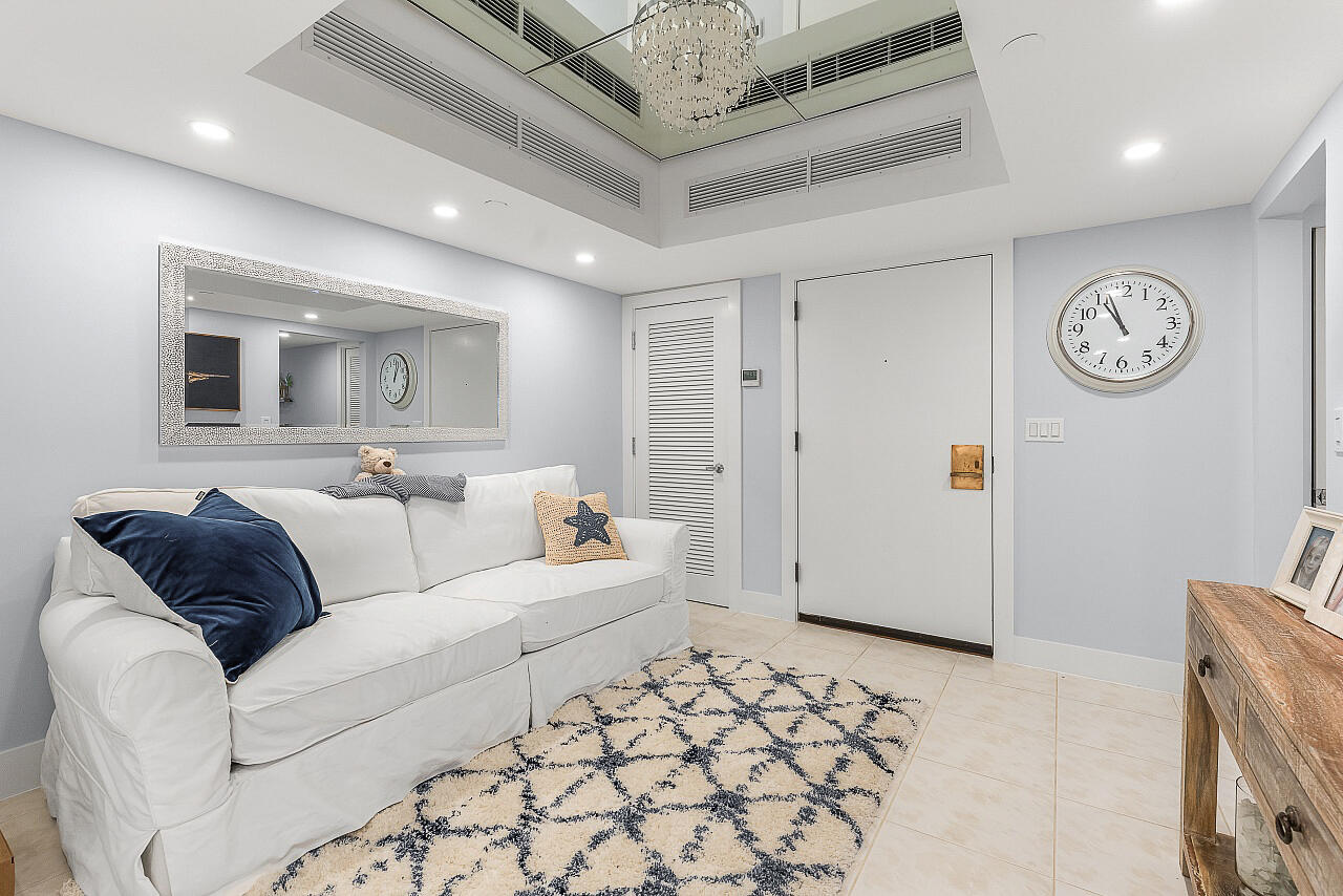 100 Lakeshore Drive 252
