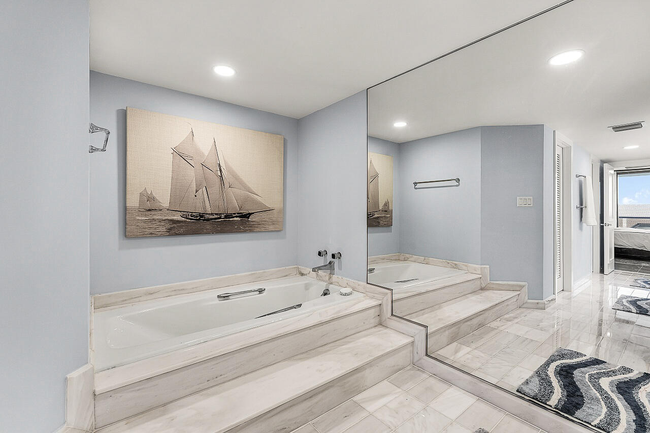 OLD PORT COVE LAKE POINT TOWER CONDO - Residential