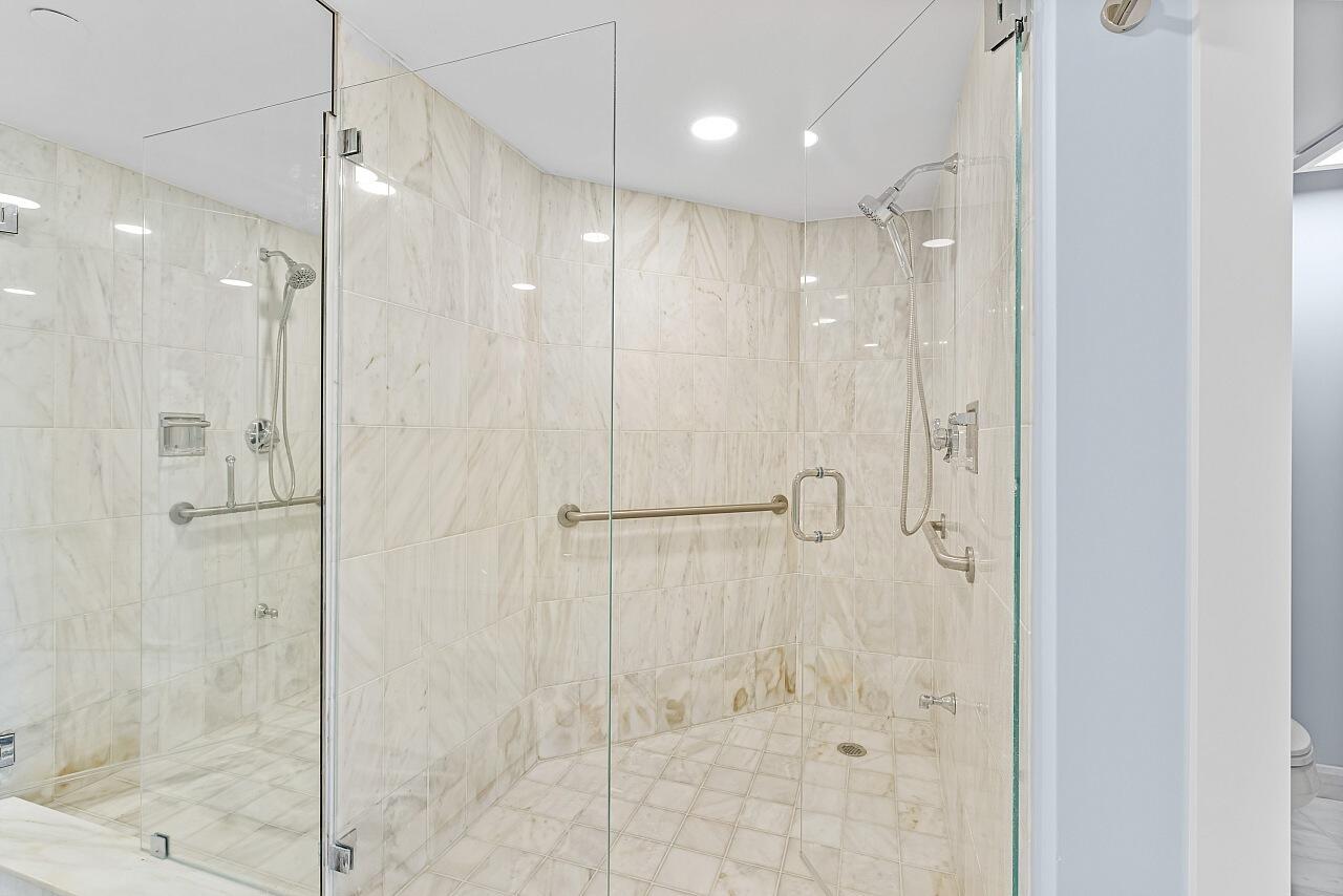 OLD PORT COVE LAKE POINT TOWER CONDO - Residential