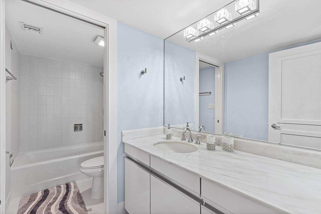 OLD PORT COVE LAKE POINT TOWER CONDO - Residential