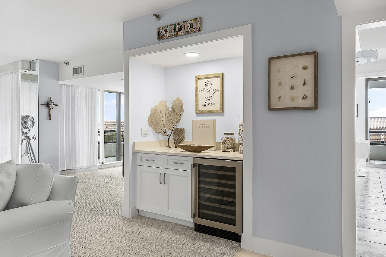 OLD PORT COVE LAKE POINT TOWER CONDO - Residential