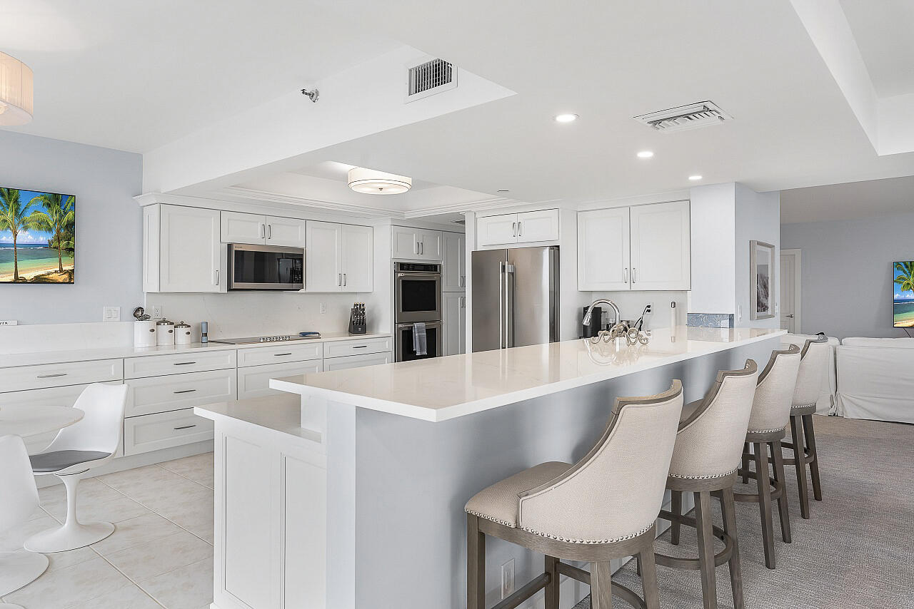 OLD PORT COVE LAKE POINT TOWER CONDO - Residential