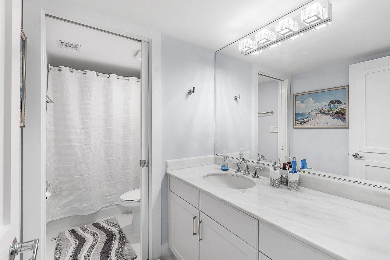 OLD PORT COVE LAKE POINT TOWER CONDO - Residential
