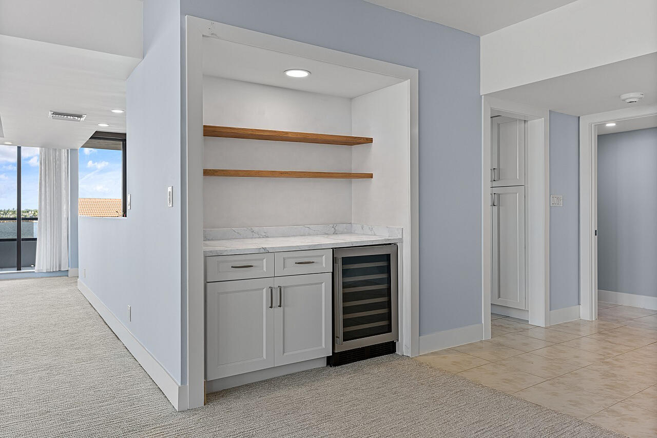 100 Lakeshore Drive 252