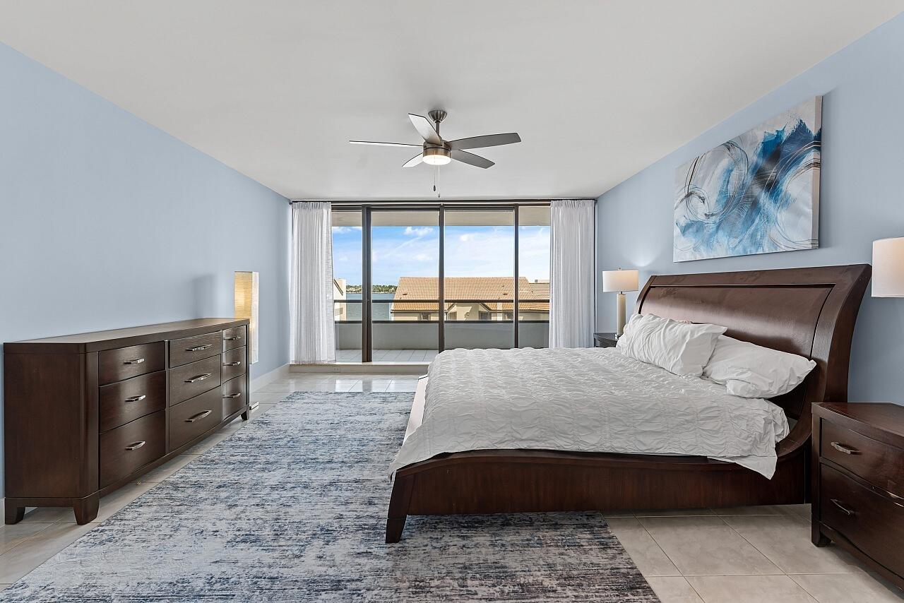 OLD PORT COVE LAKE POINT TOWER CONDO - Residential