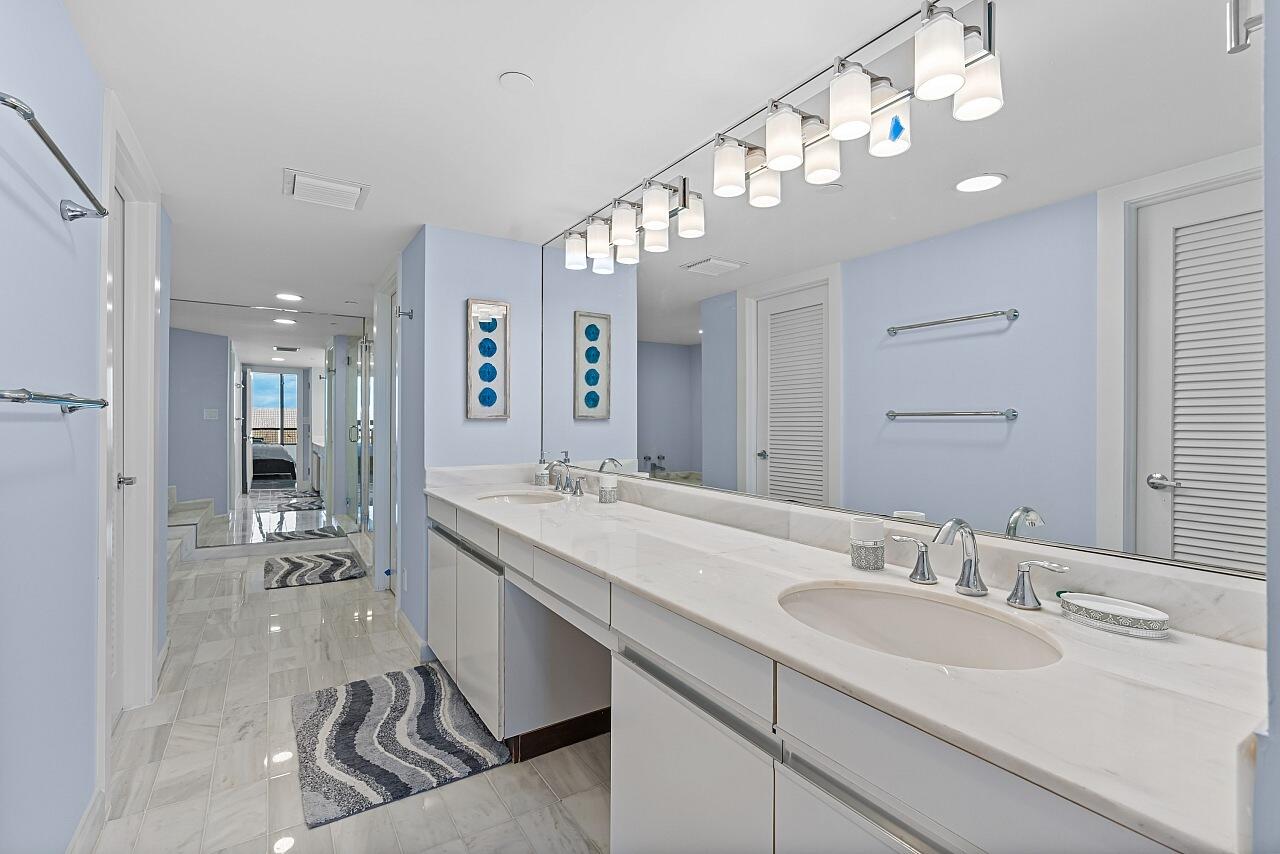 OLD PORT COVE LAKE POINT TOWER CONDO - Residential