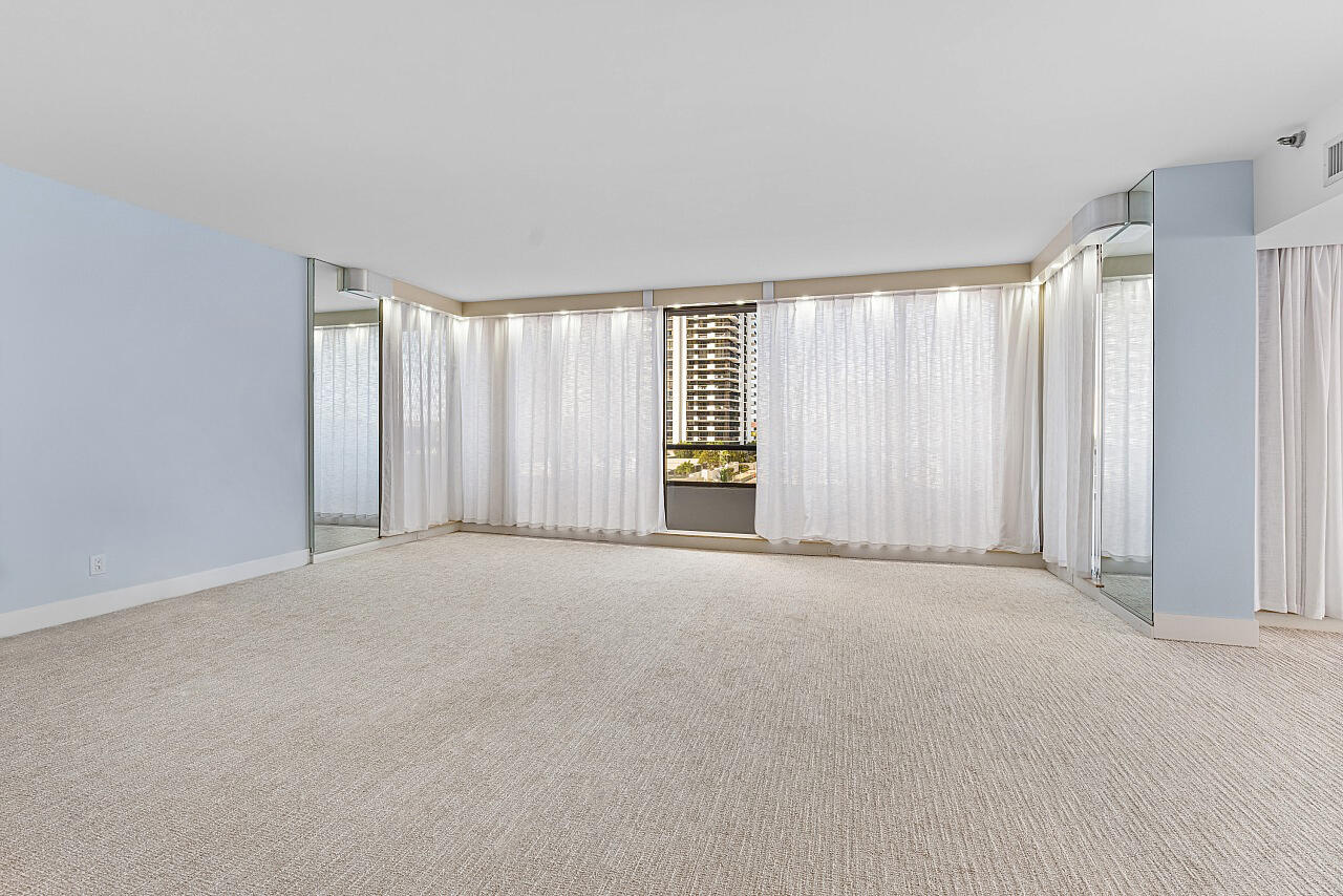 100 Lakeshore Drive 252