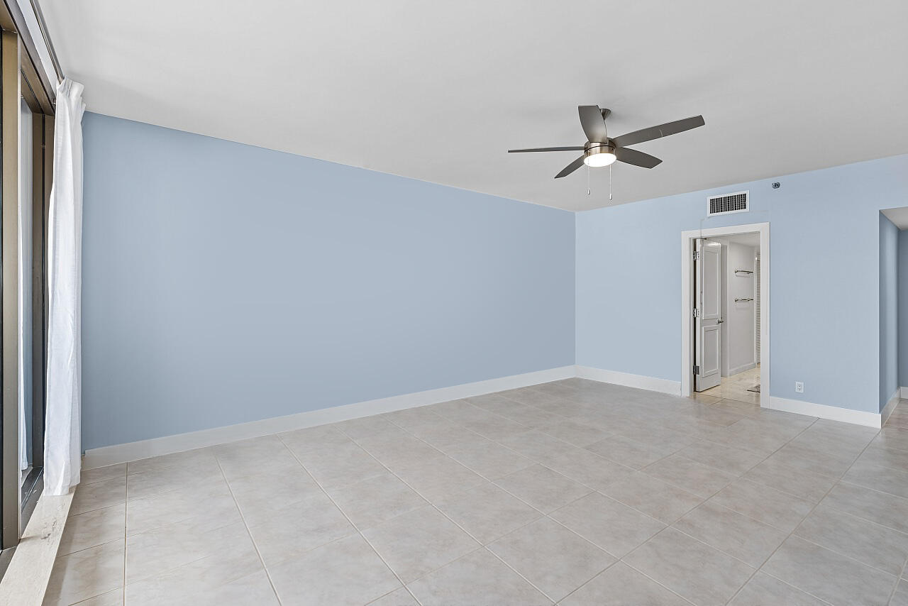 OLD PORT COVE LAKE POINT TOWER CONDO - Residential