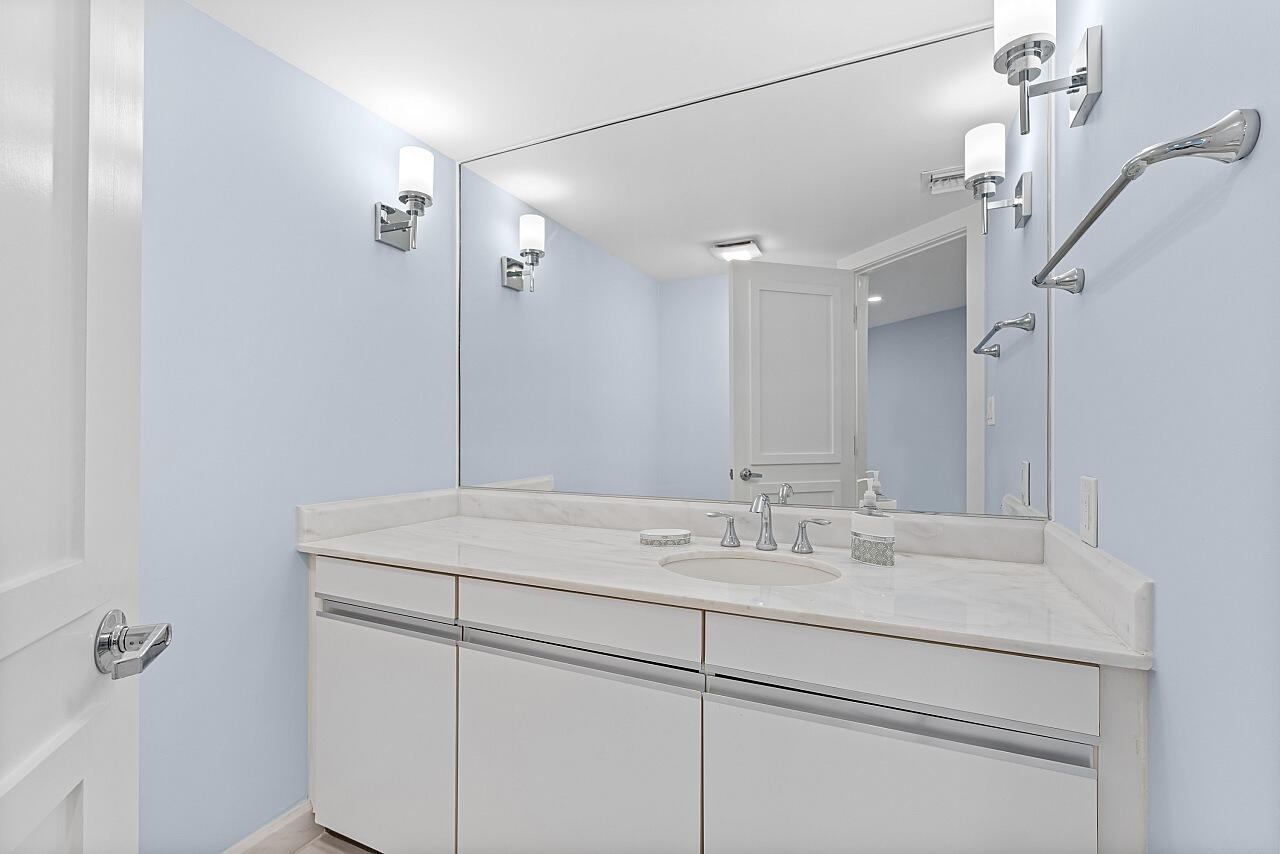 OLD PORT COVE LAKE POINT TOWER CONDO - Residential