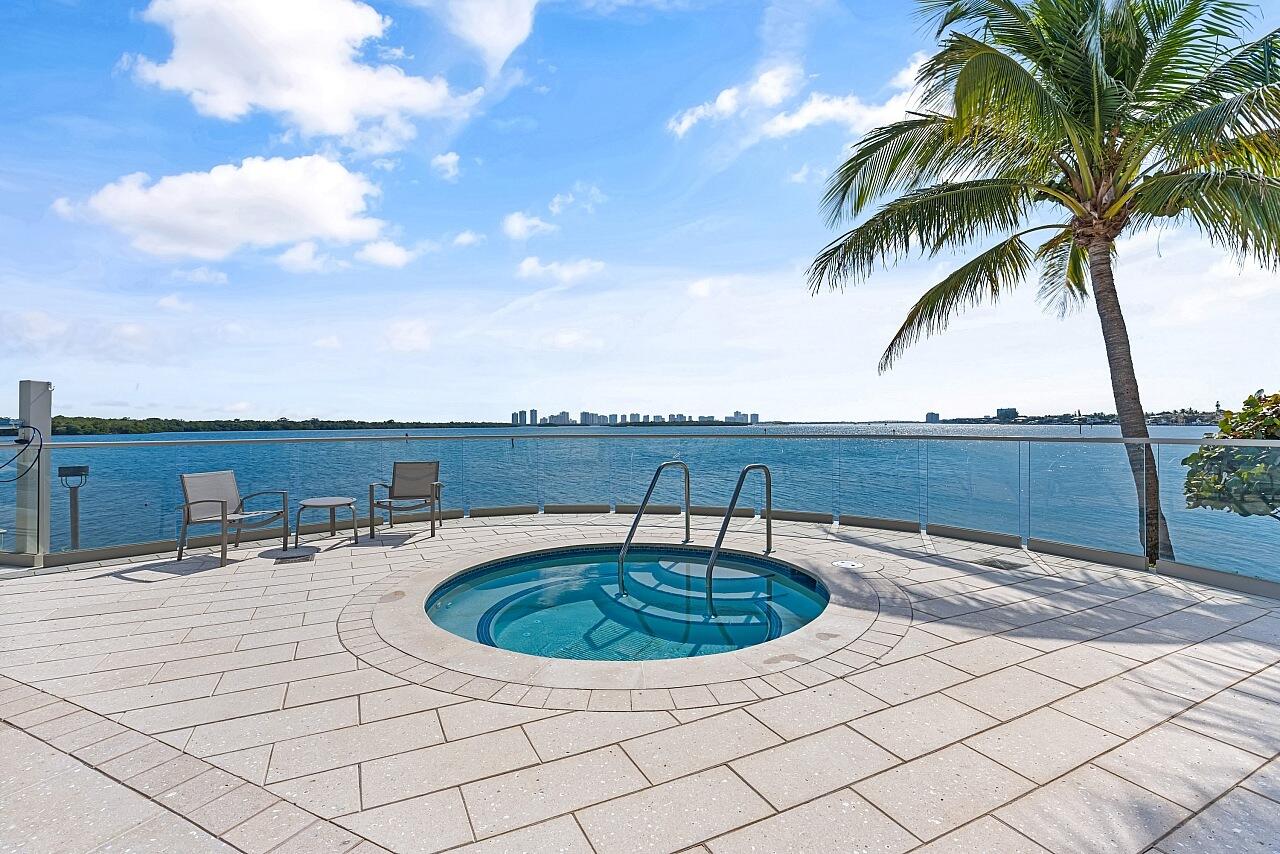 OLD PORT COVE LAKE POINT TOWER CONDO - Residential