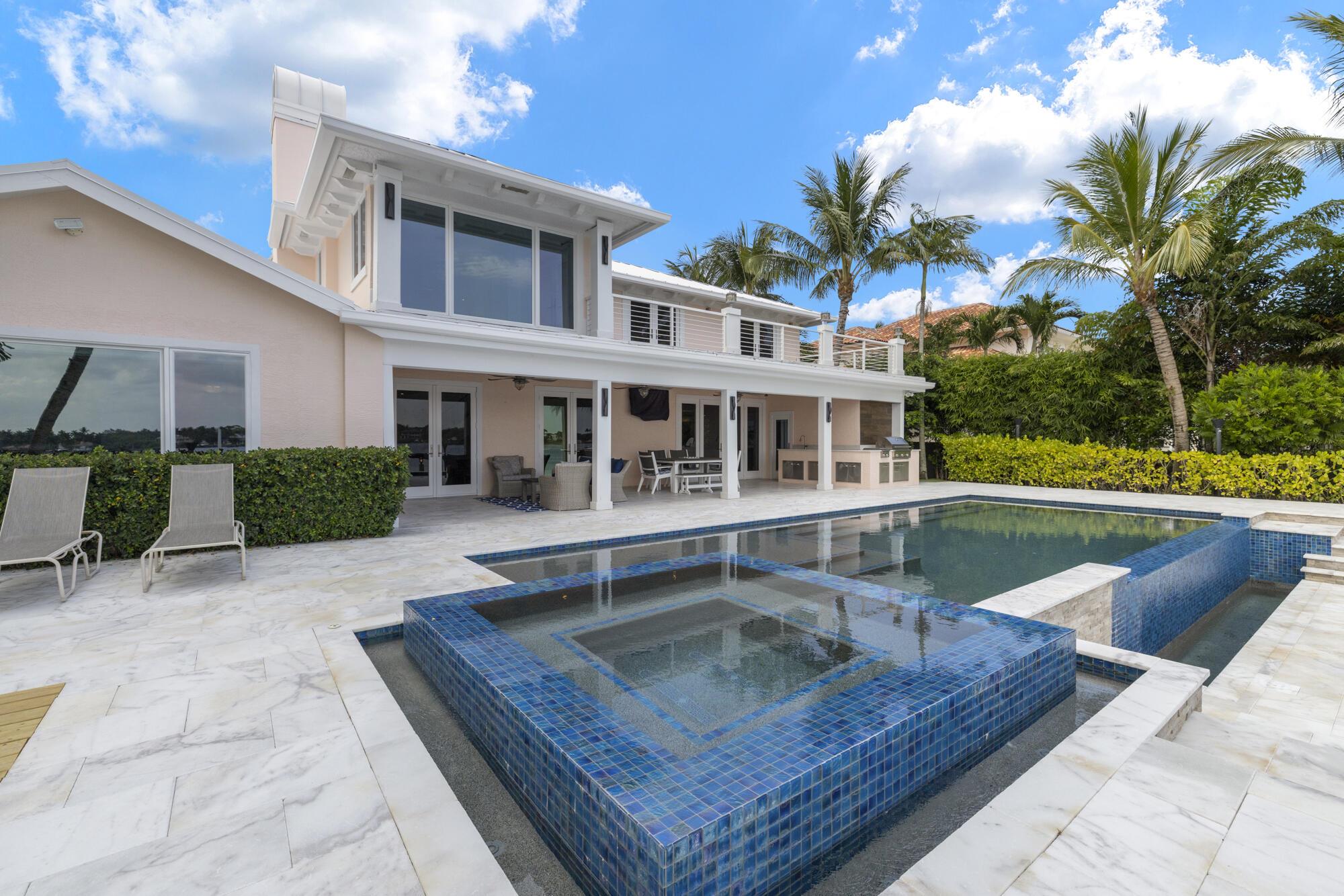 Tequesta Country Club - Residential