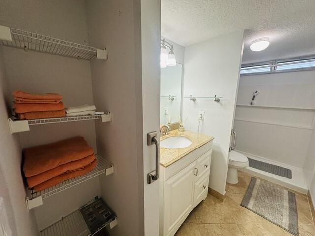 VILLAGE ROYALE GREENDALE CONDO - Residential