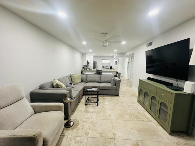 VILLAGE ROYALE GREENDALE CONDO - Residential