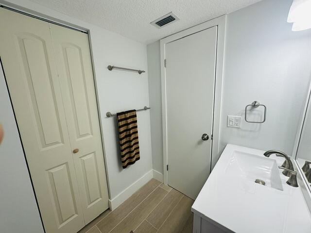 VILLAGE ROYALE GREENDALE CONDO - Residential