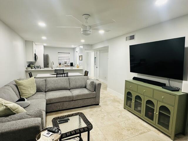 VILLAGE ROYALE GREENDALE CONDO - Residential