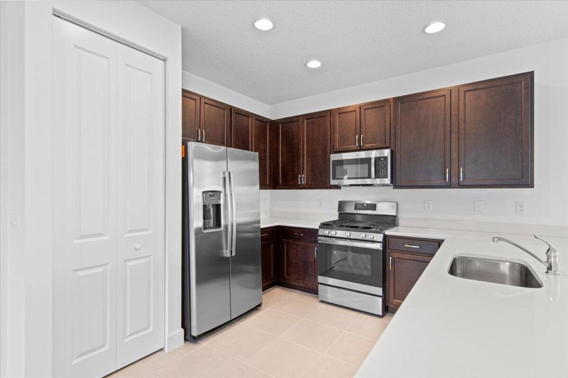 Riverland-Valencia Grove - Residential