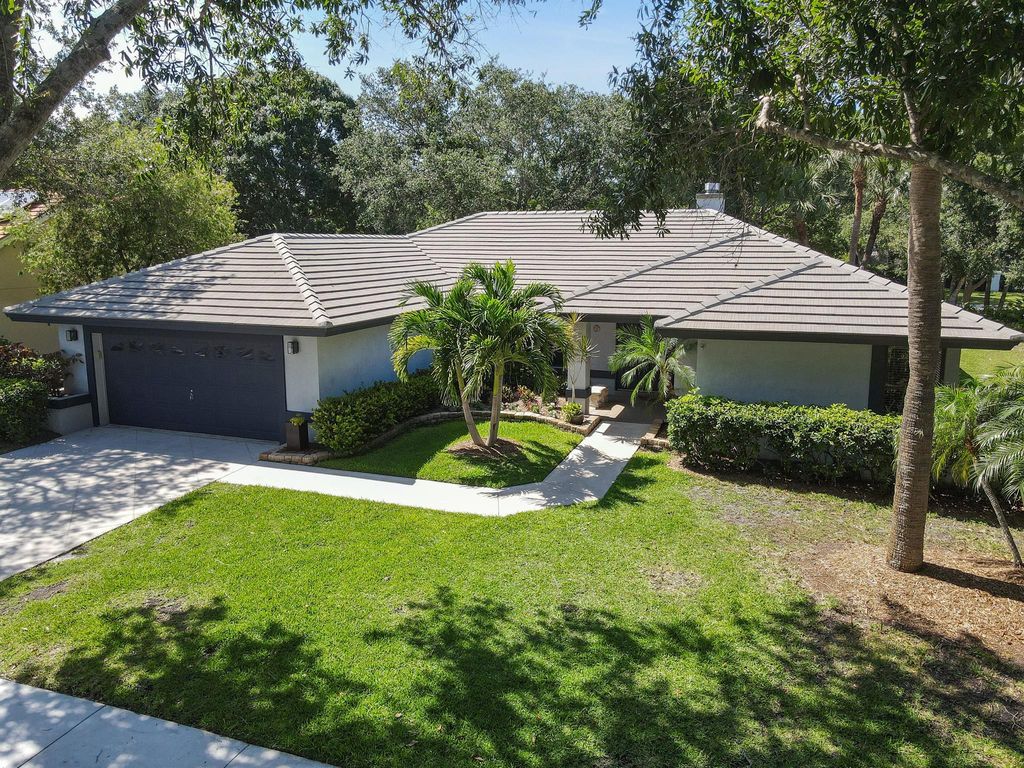 Photo of 6611 Winding Lake Drive, Jupiter, FL 33458 (MLS # R10990185)