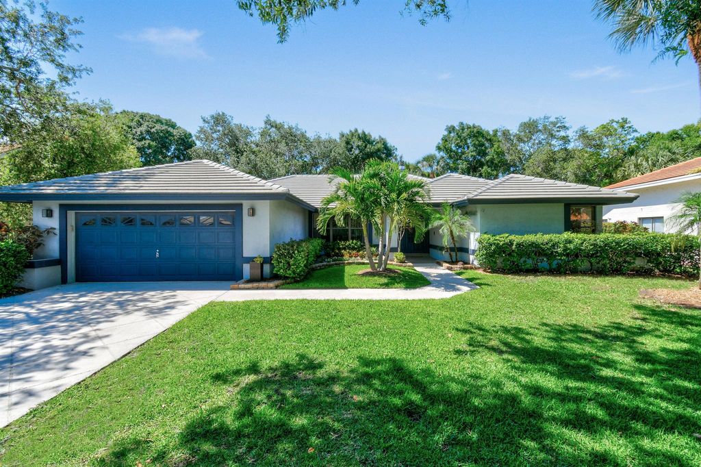 Photo of 6611 Winding Lake Drive, Jupiter, FL 33458 (MLS # R10990185)