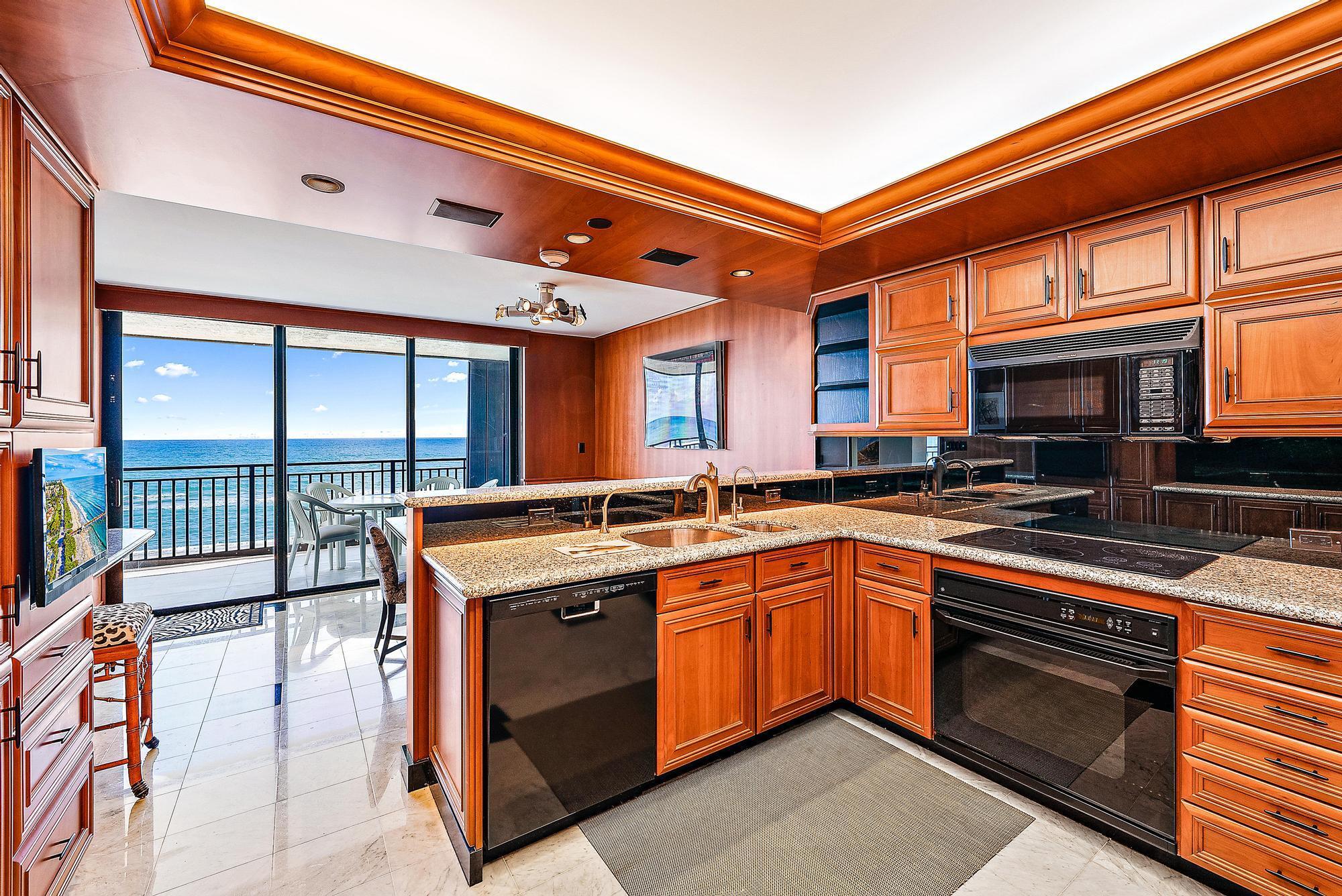 PASSAGES OF JUPITER ISLAN - Residential