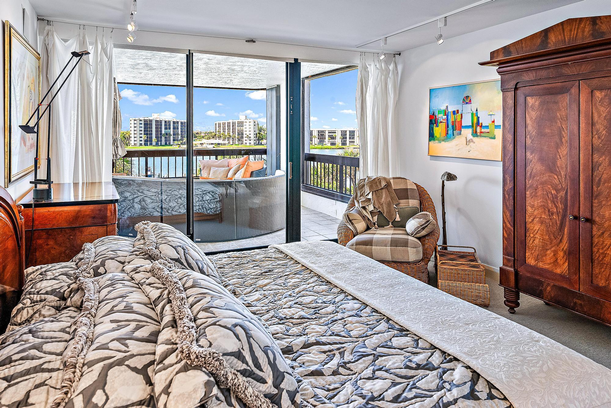 PASSAGES OF JUPITER ISLAN - Residential