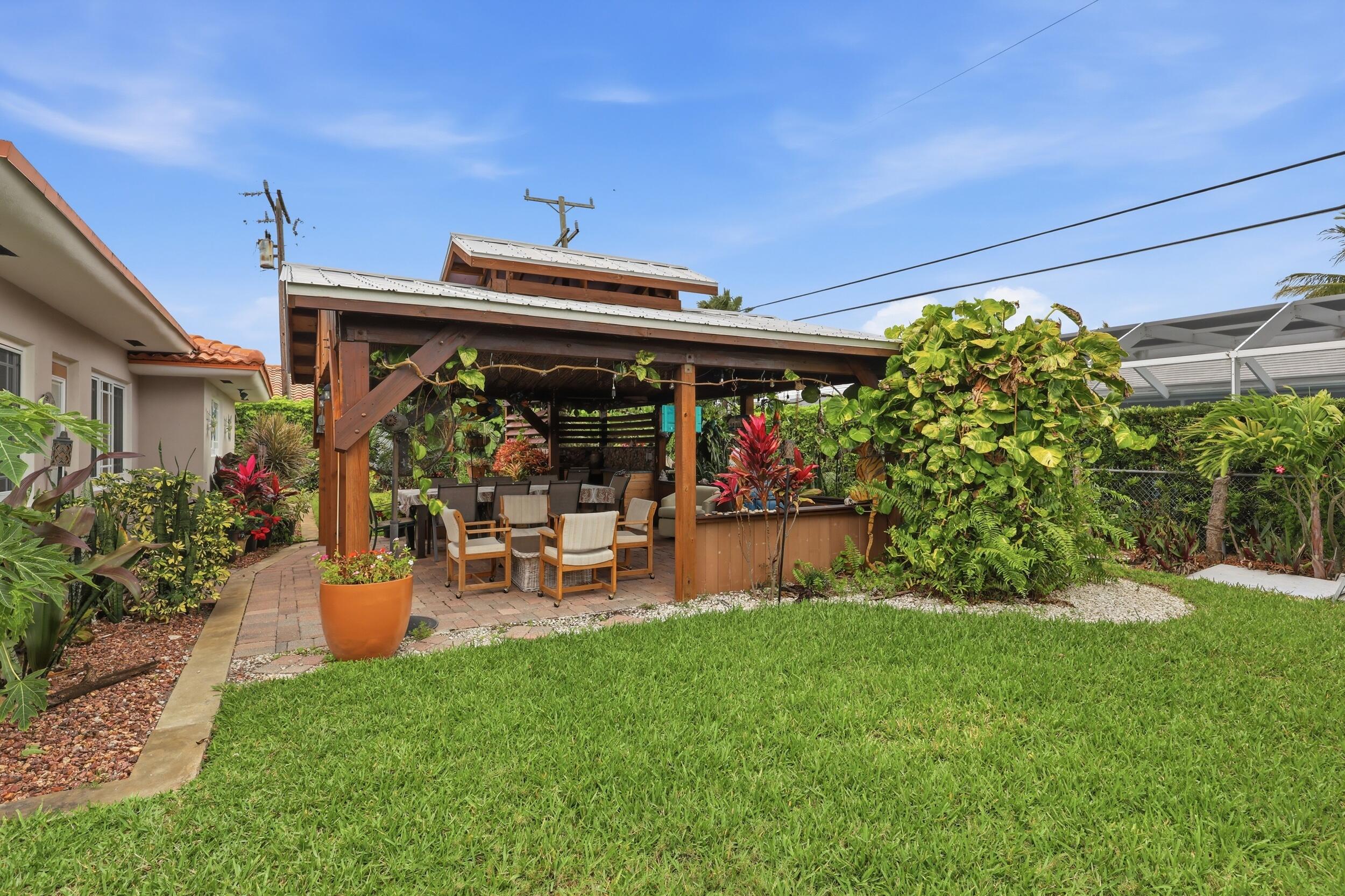 YACHT HARBOR MANOR - Residential