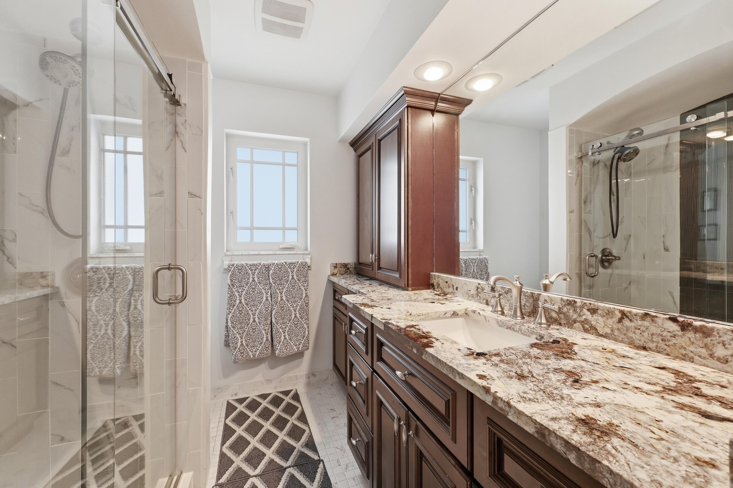 YACHT HARBOR MANOR - Residential