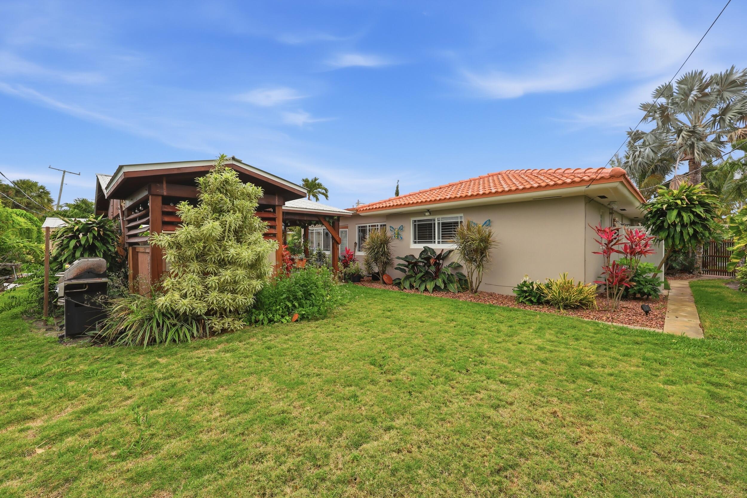 YACHT HARBOR MANOR - Residential