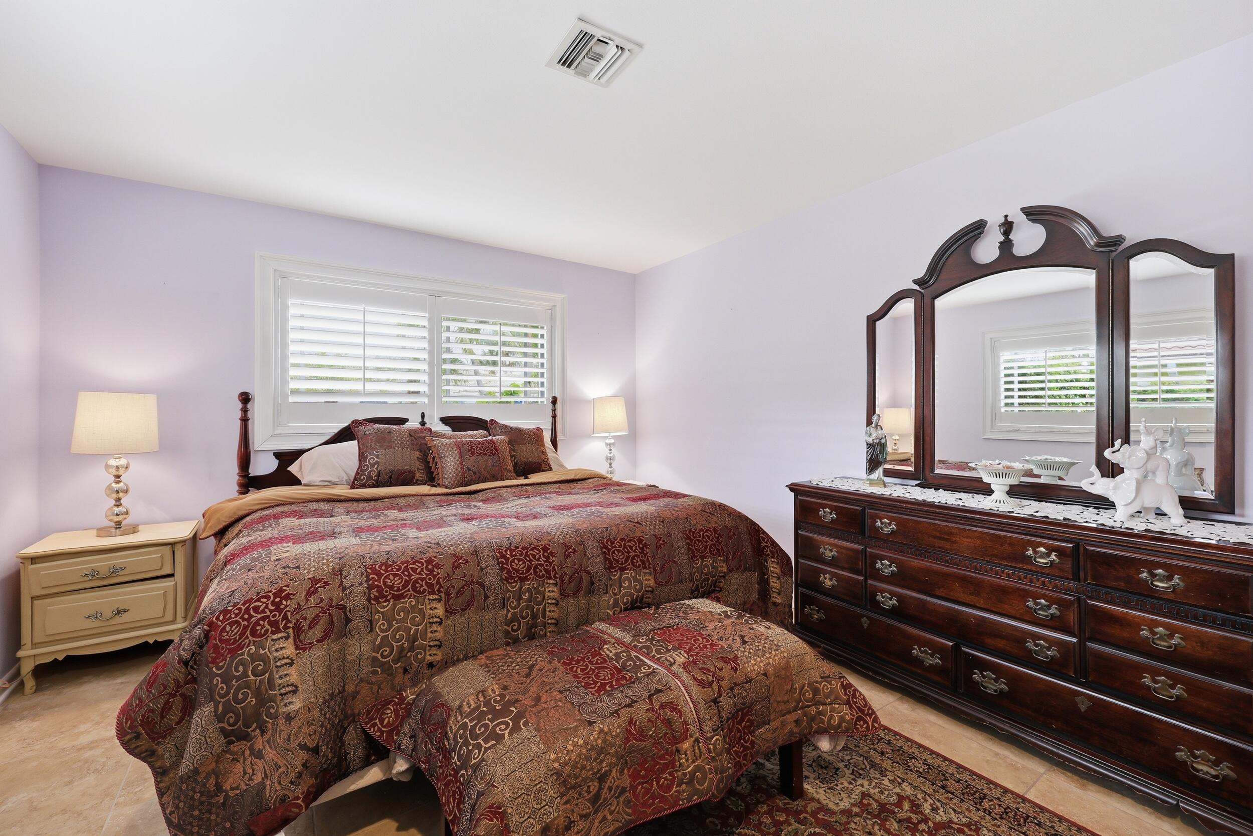 YACHT HARBOR MANOR - Residential