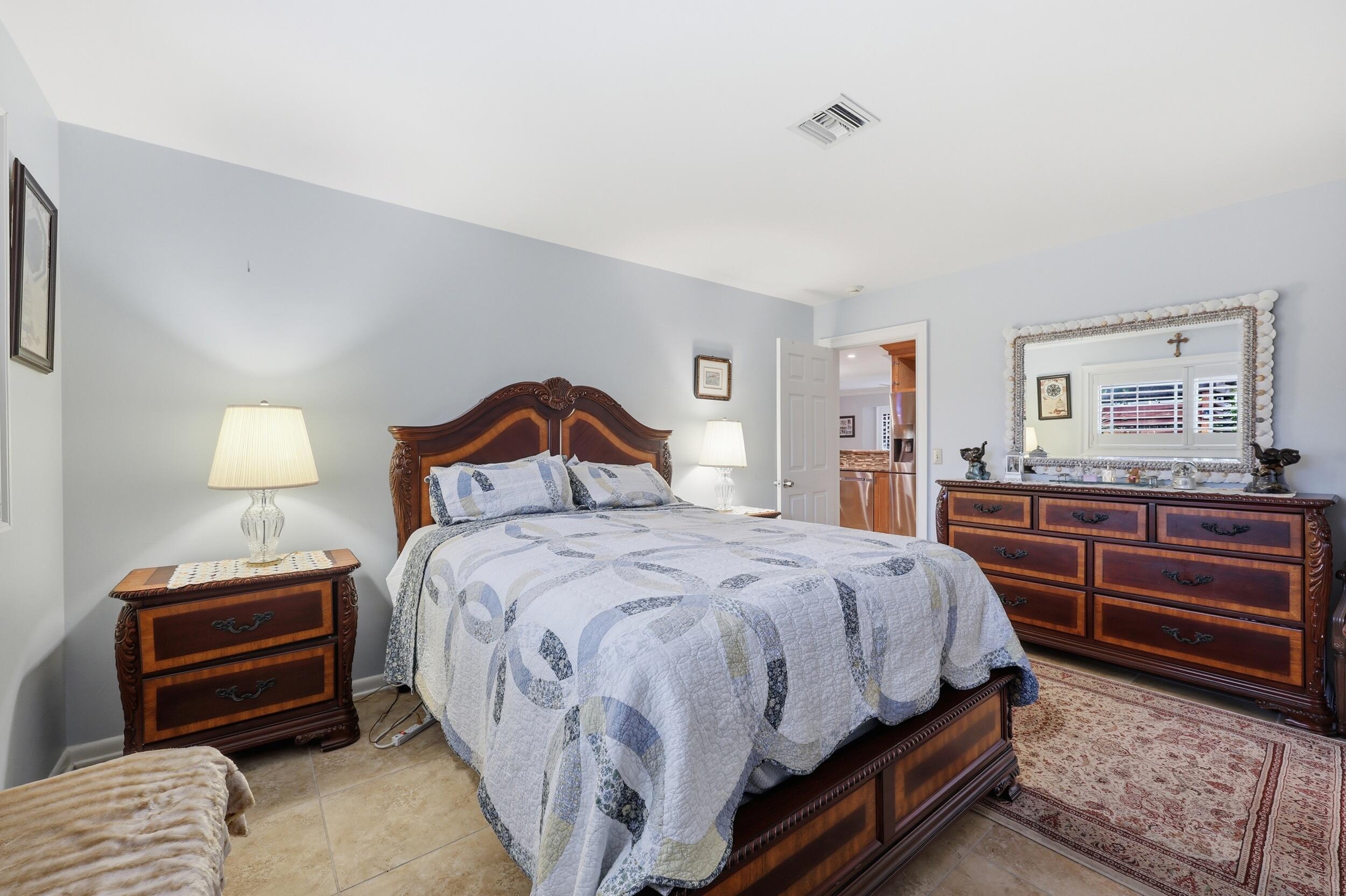 YACHT HARBOR MANOR - Residential