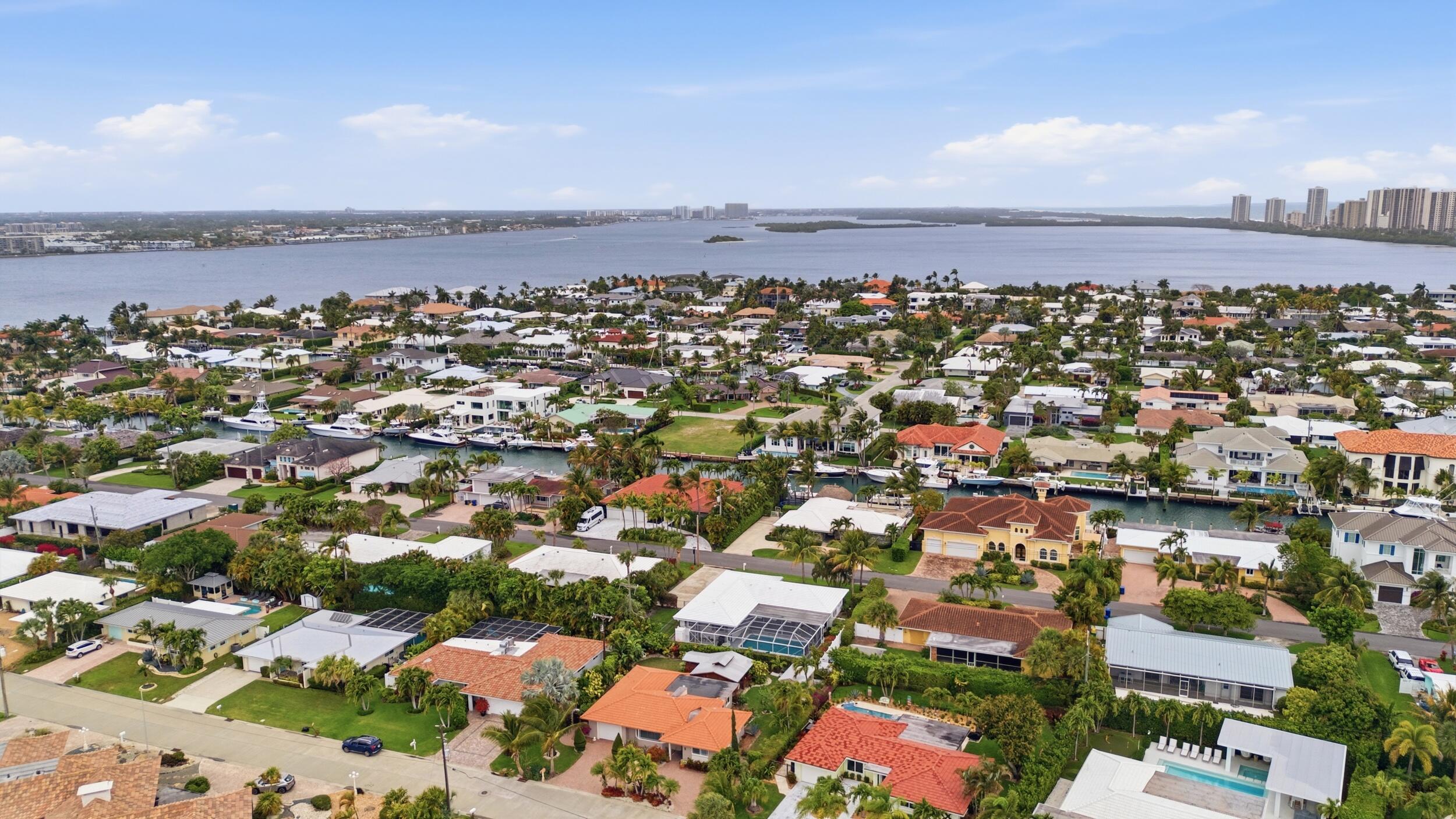 YACHT HARBOR MANOR - Residential