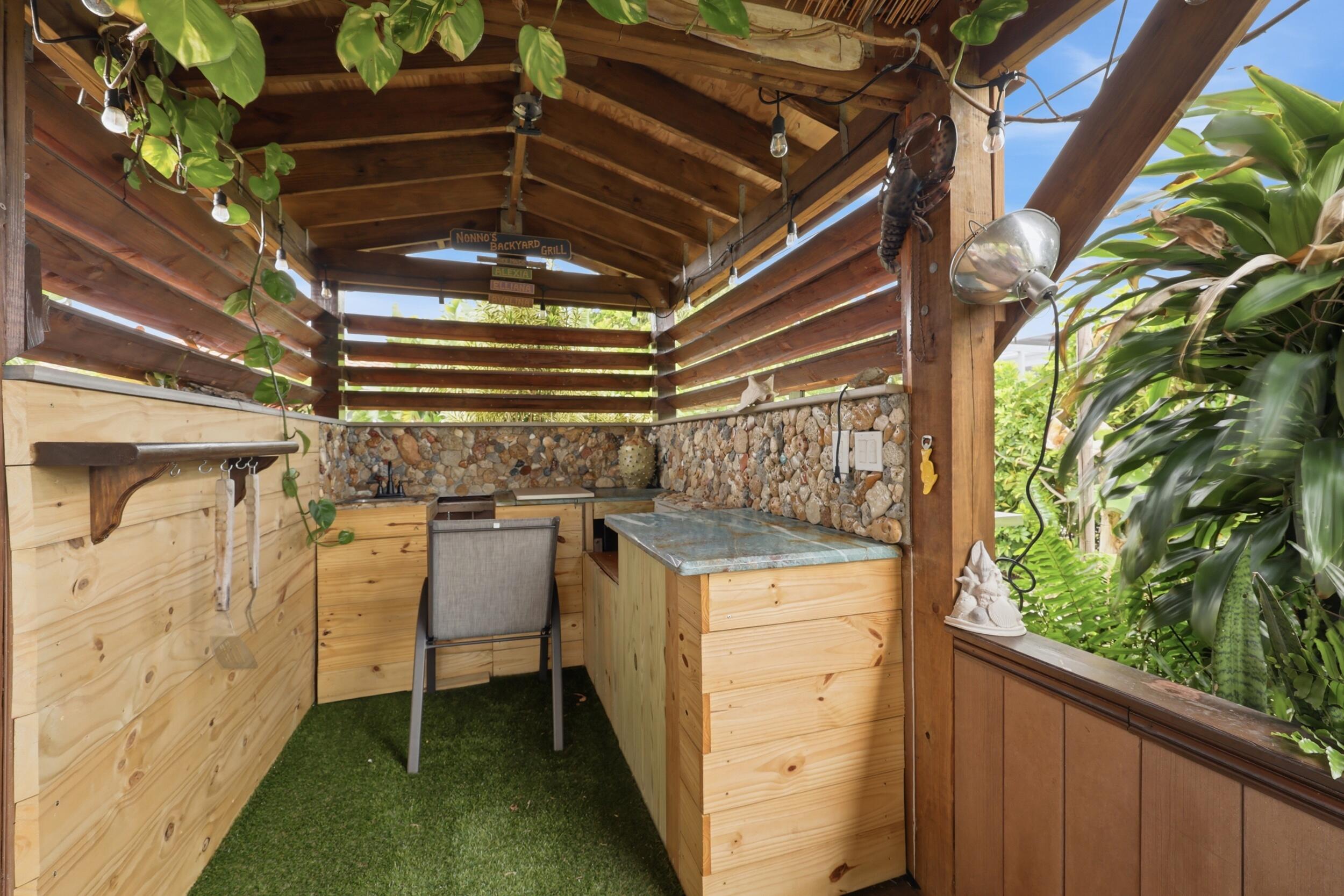 YACHT HARBOR MANOR - Residential