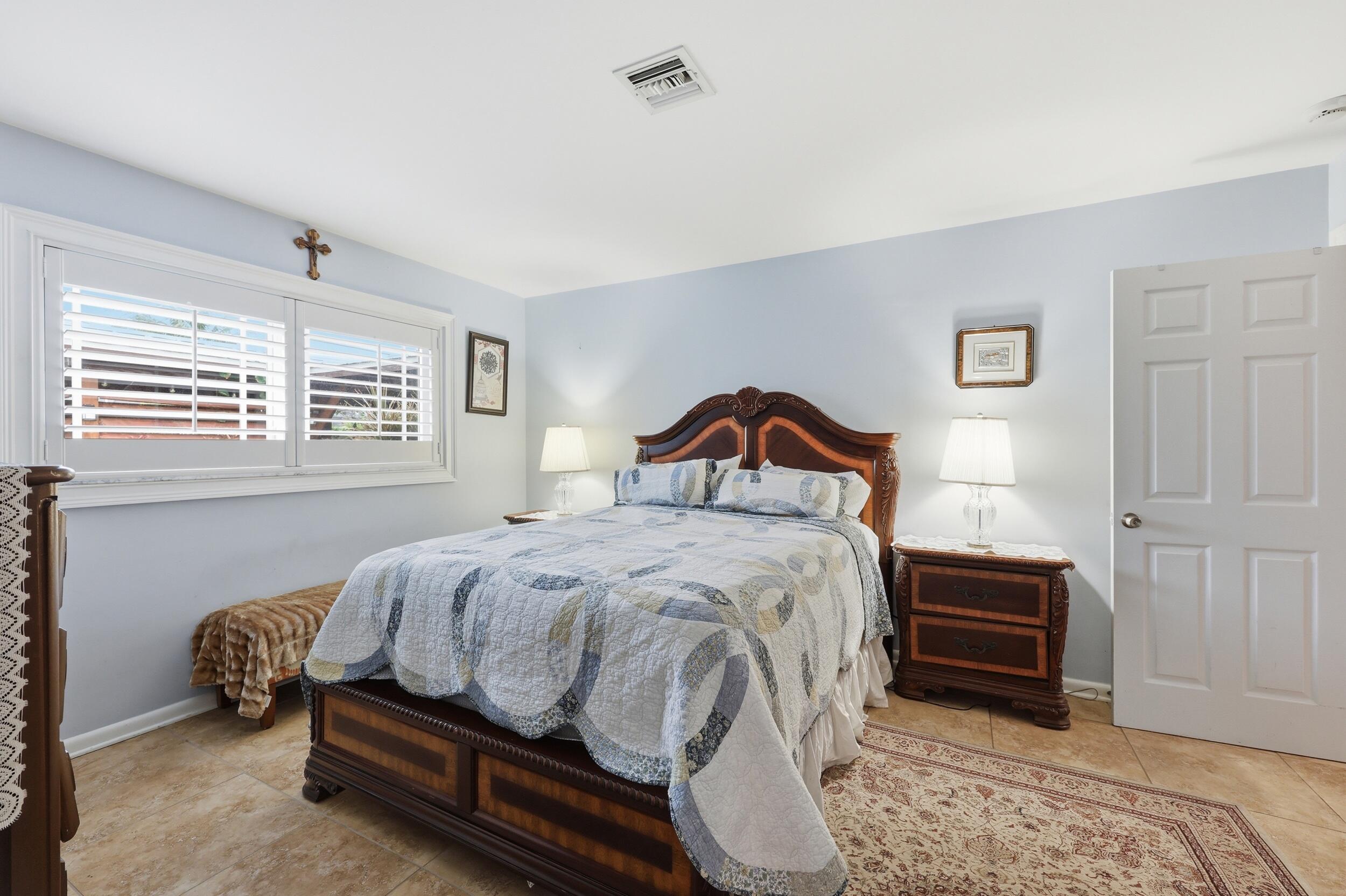 YACHT HARBOR MANOR - Residential