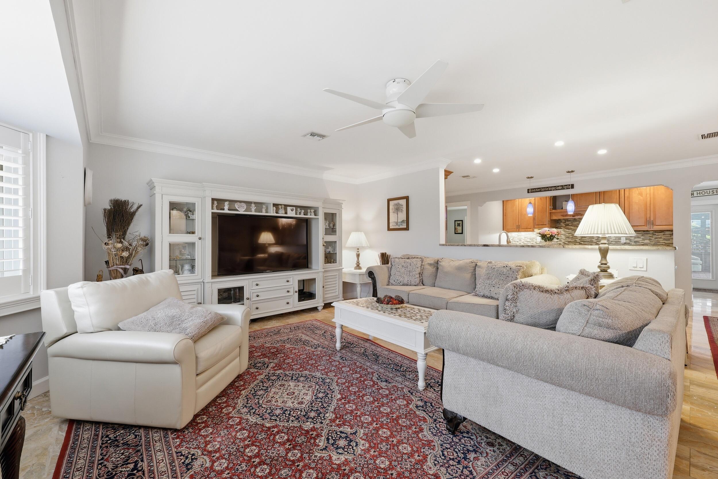 YACHT HARBOR MANOR - Residential