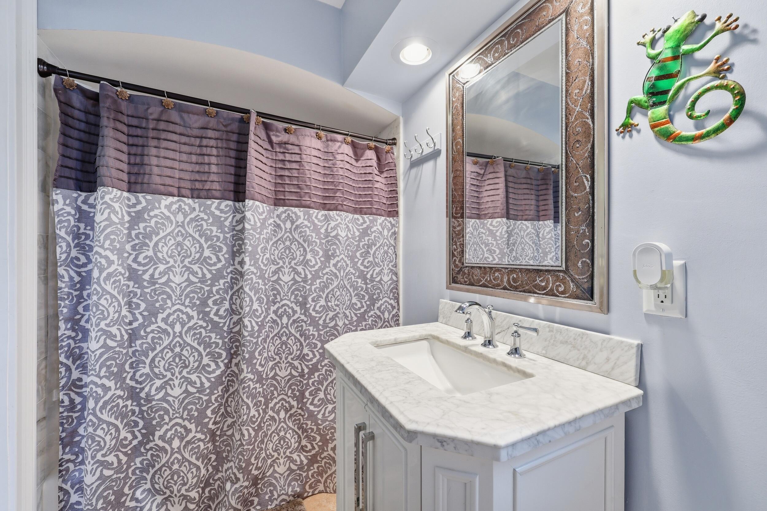 YACHT HARBOR MANOR - Residential