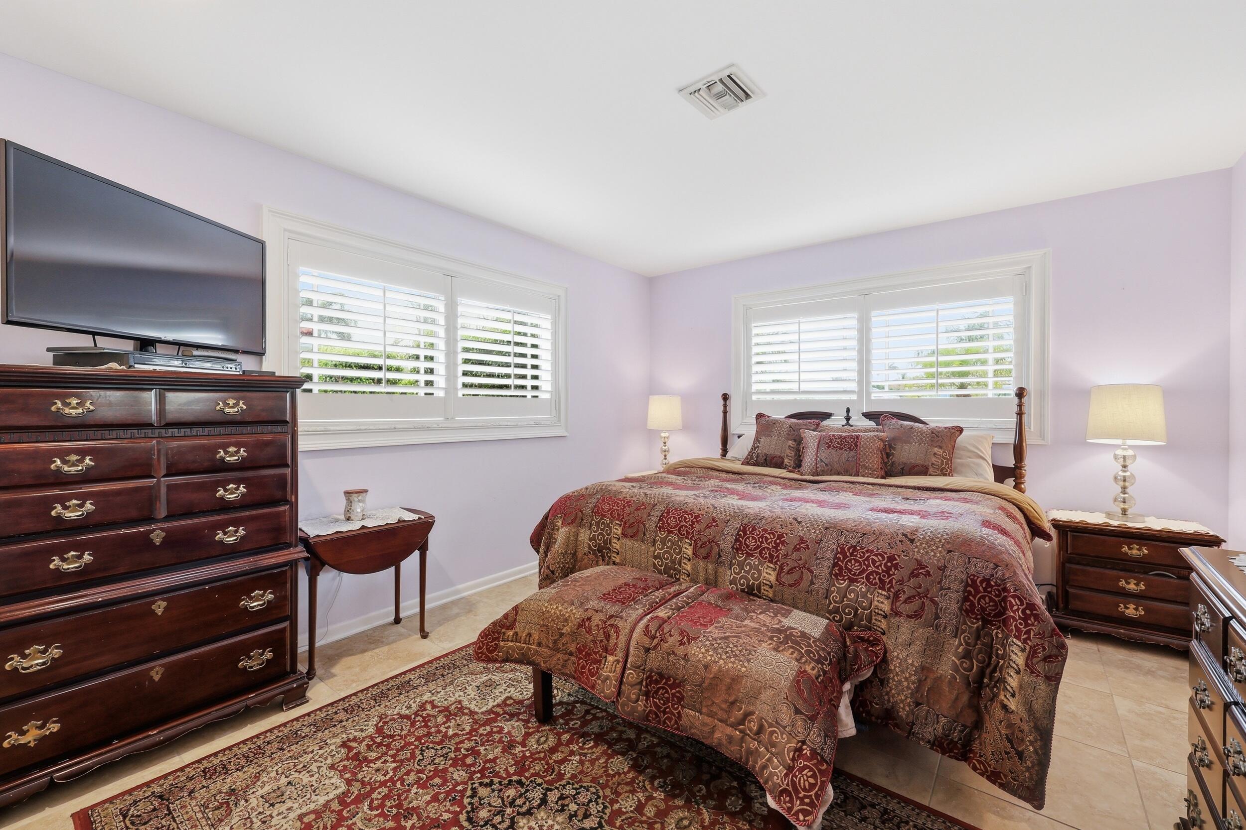 YACHT HARBOR MANOR - Residential