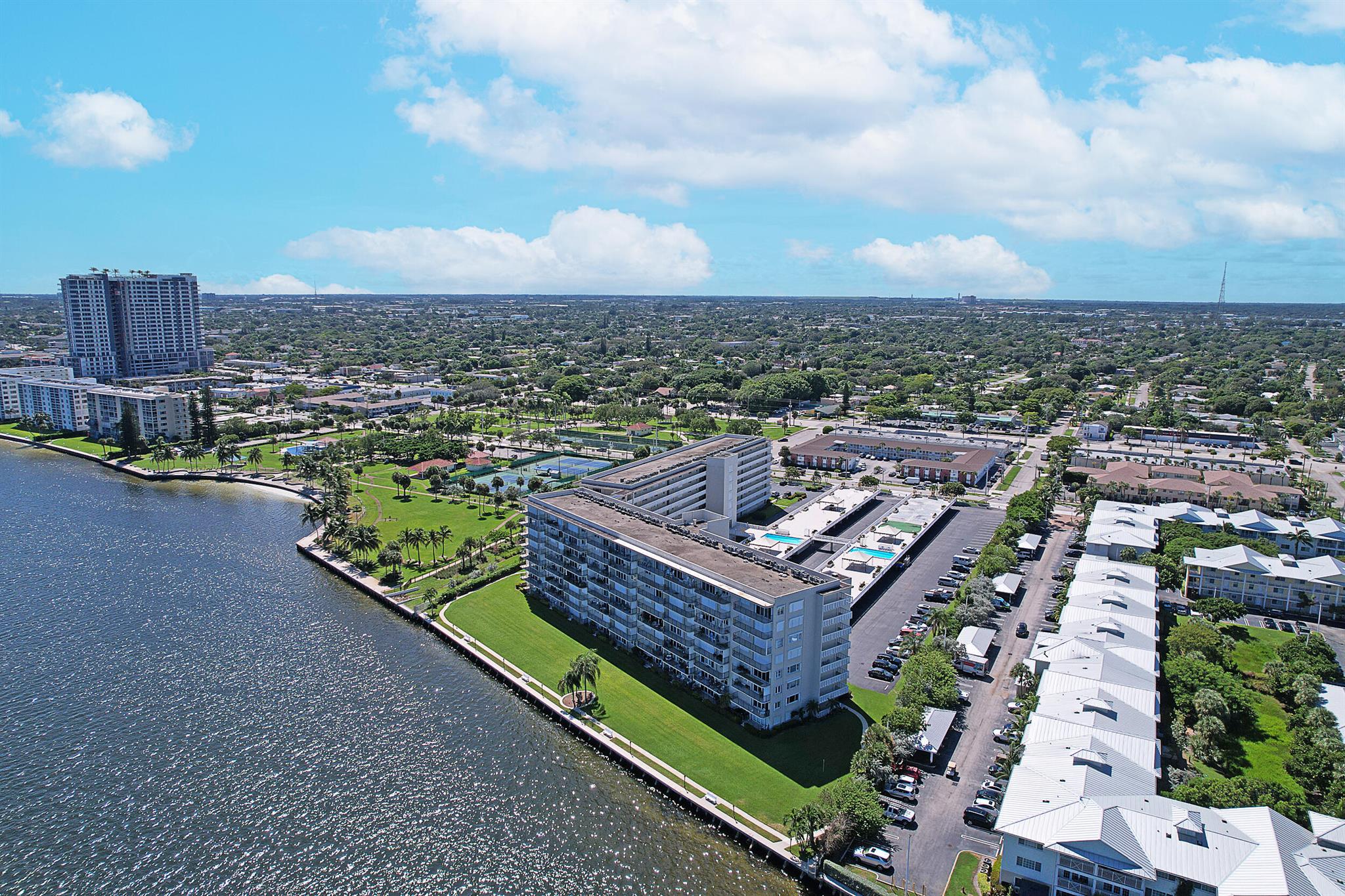 Lake Harbour Towers - Residential