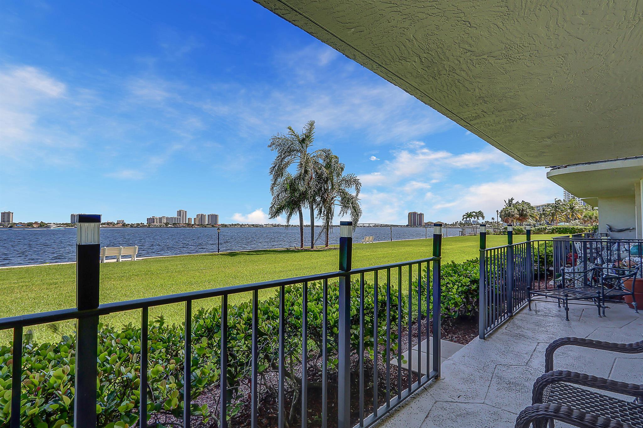 Lake Harbour Towers - Residential