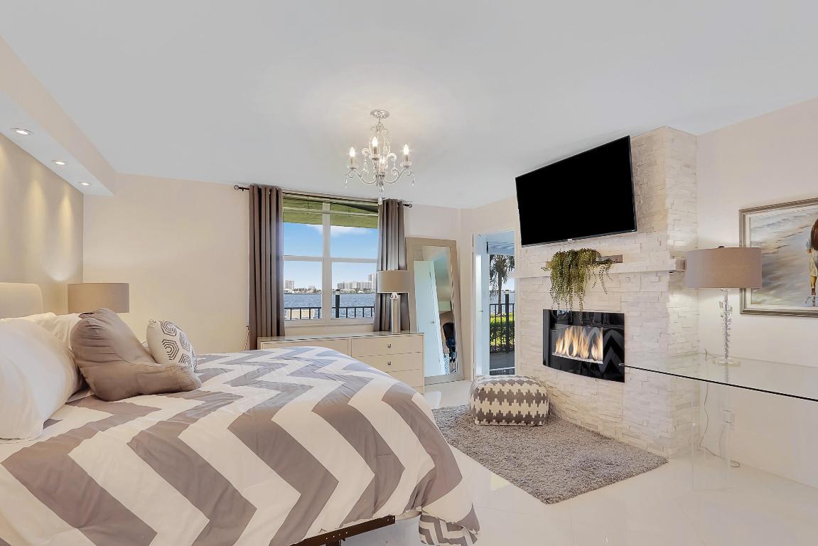 Lake Harbour Towers - Residential