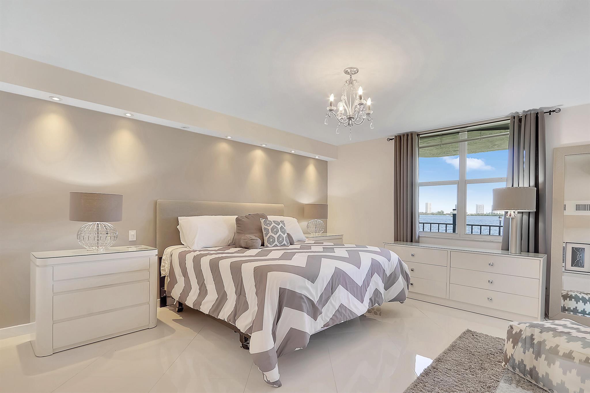 Lake Harbour Towers - Residential