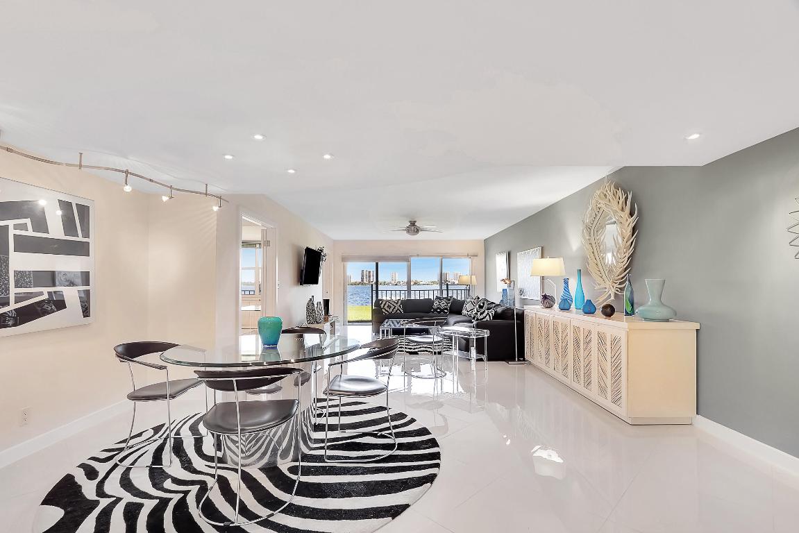 Lake Harbour Towers - Residential