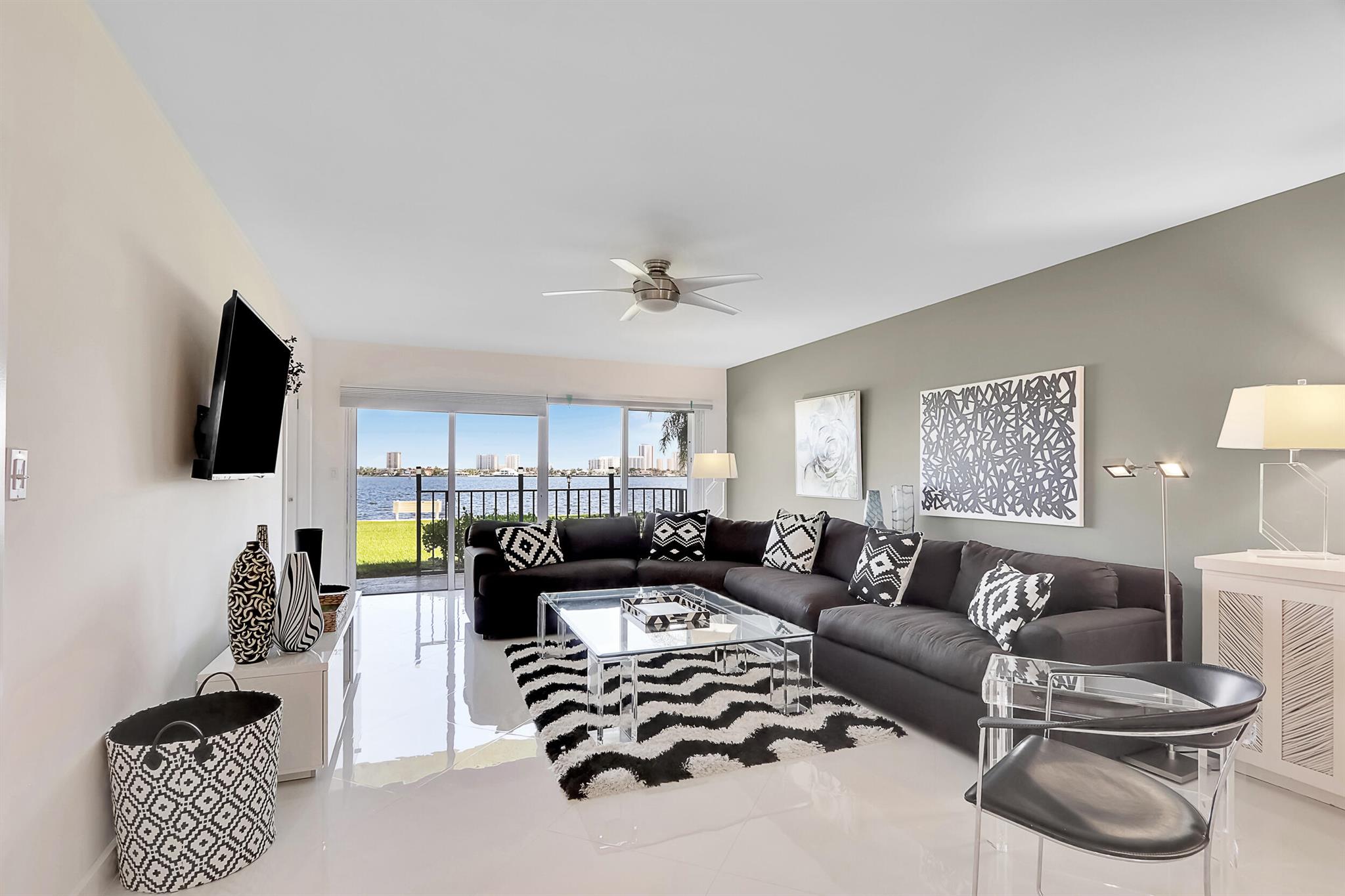 Lake Harbour Towers - Residential