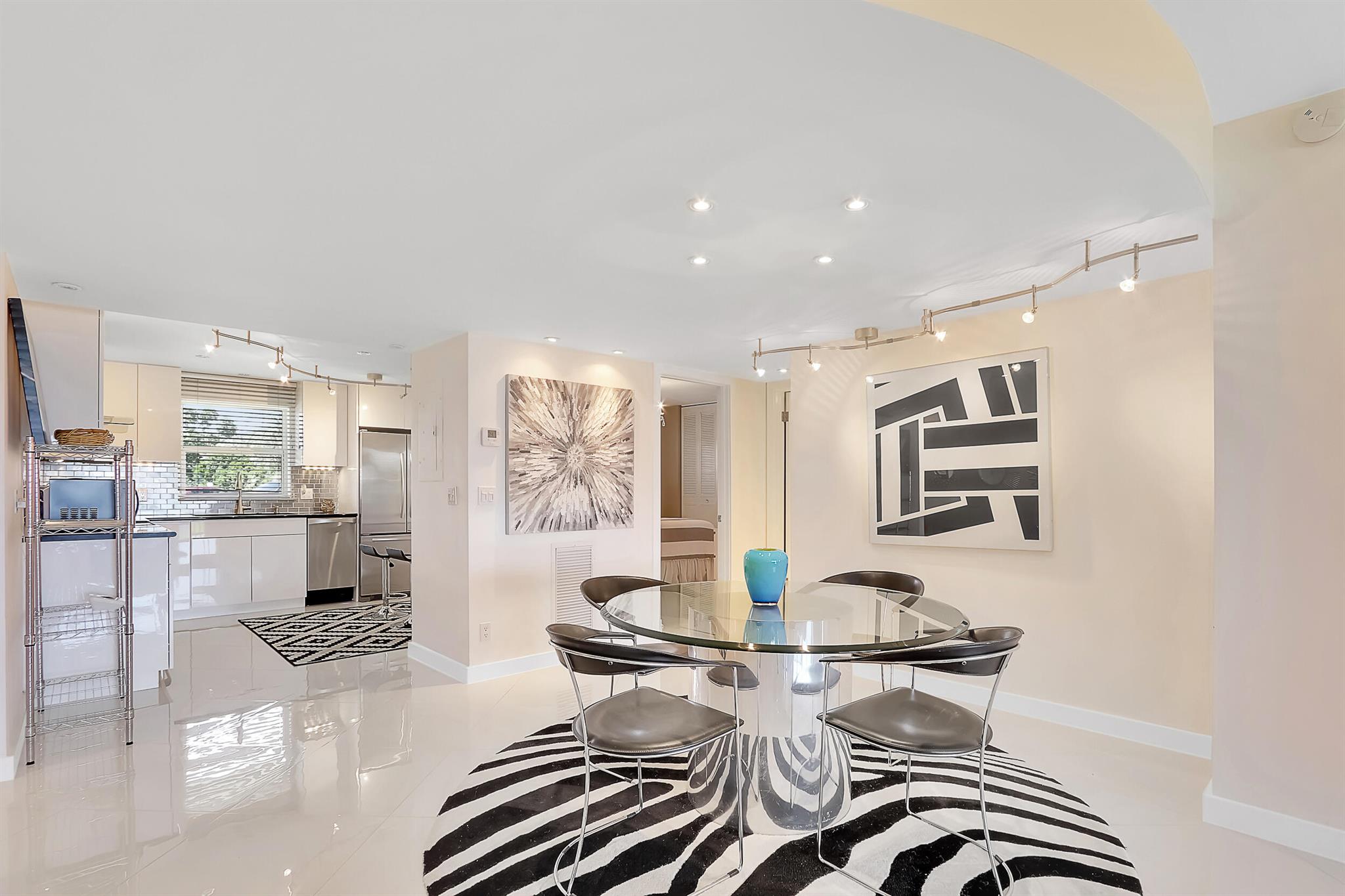 Lake Harbour Towers - Residential