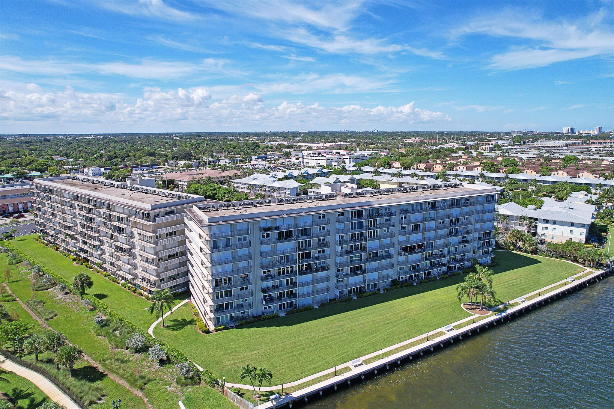 Lake Harbour Towers - Residential