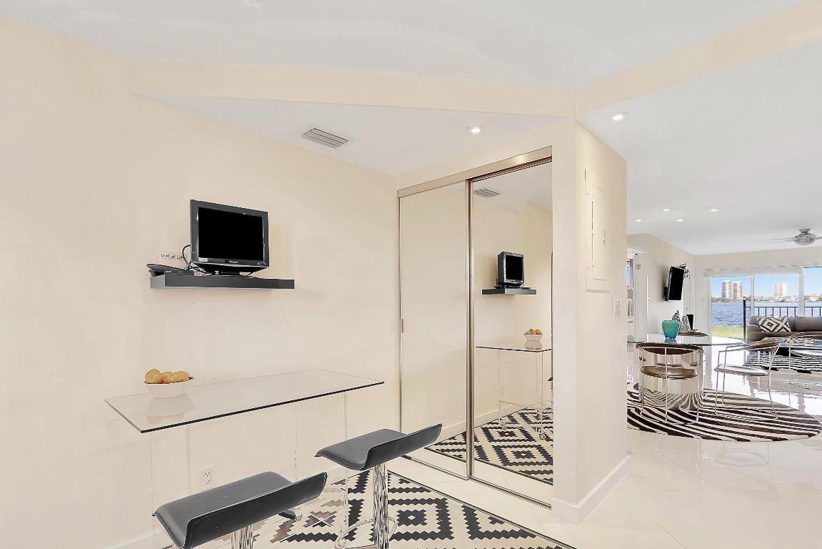 Lake Harbour Towers - Residential