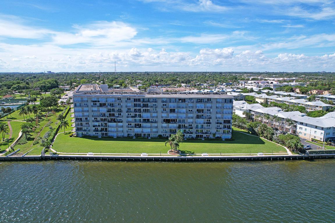 Lake Harbour Towers - Residential
