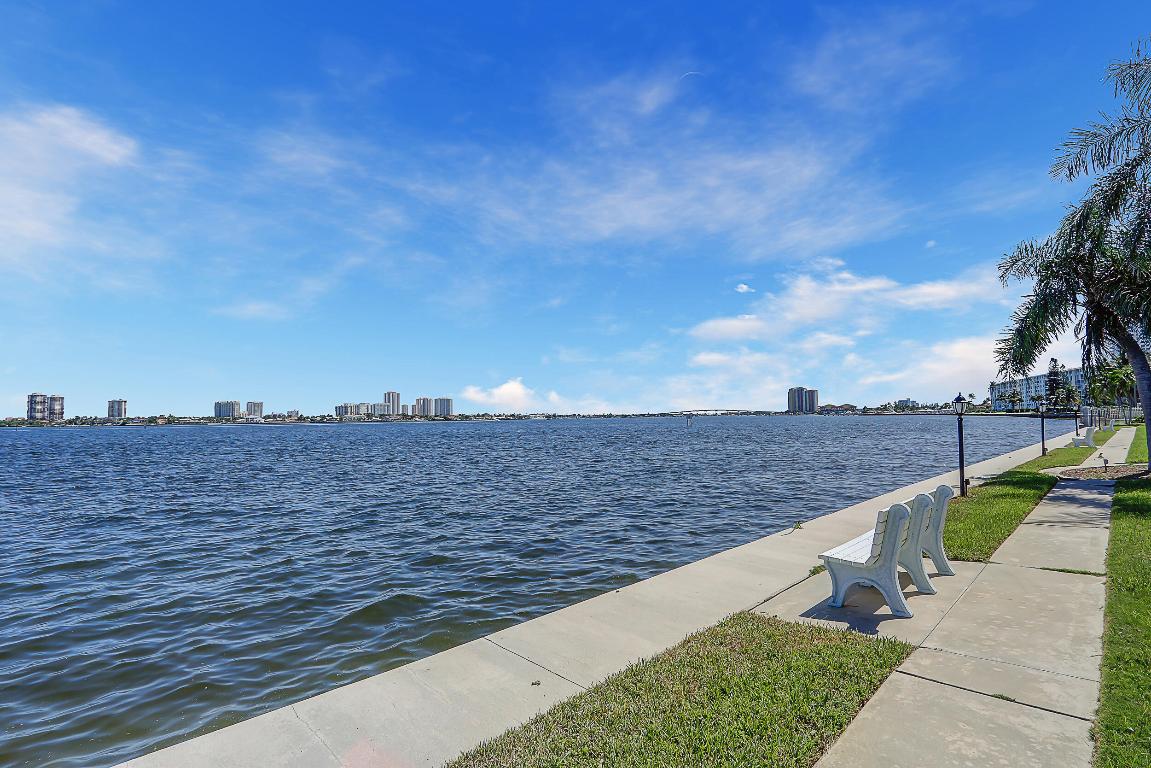 Lake Harbour Towers - Residential